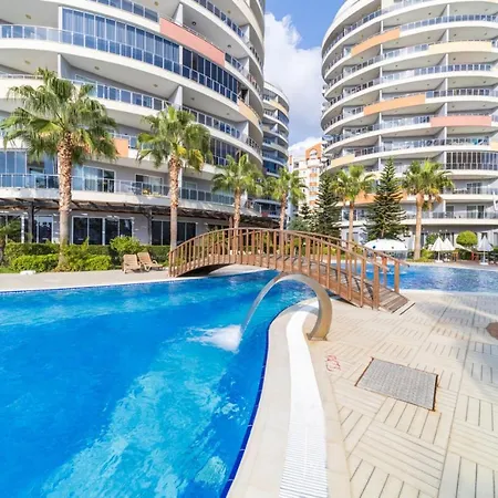 Lägenhet Colorful Flat With Shared Pool And In *