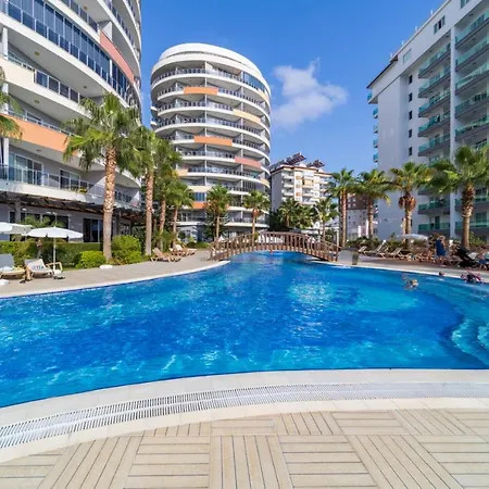 Apartment Colorful Flat With Shared Pool And In