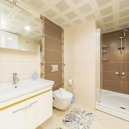 Apartment Colorful Flat With Shared Pool And In