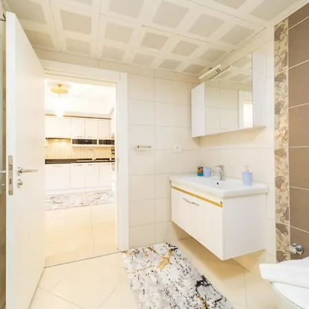 Colorful Flat With Shared Pool And In Apartment *